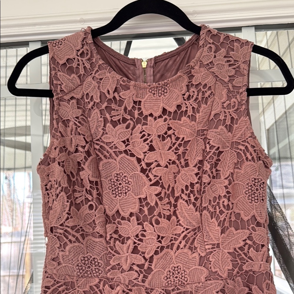 Elegant Lace Sleeveless Dress - Mauve